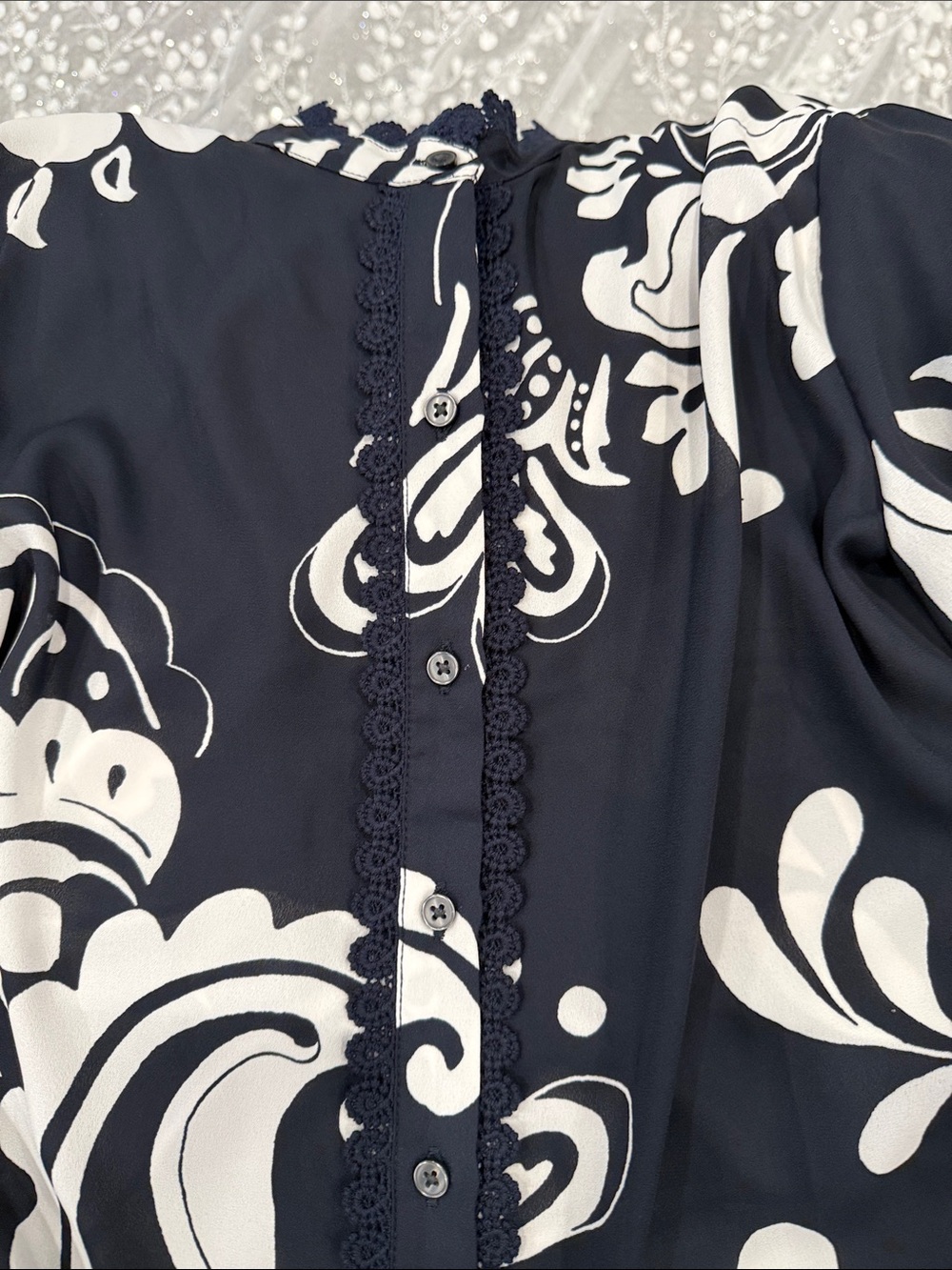 Ann Taylor Black and White Floral Button-Front Blouse - Picture 5 of 6